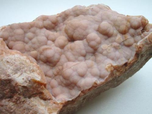 Reddish chalcedony from the Silberbrünnle mine, Gengenbach, Black Forest. 9 cm sample. (Author: Andreas Gerstenberg)