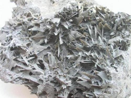 Cyclowollastonite (wollastonite with cyclosilicate structure), a synthetic product from the Sontra smelter near Richelsdorf, Hesse. Picture width 9 cm. (Author: Andreas Gerstenberg)
