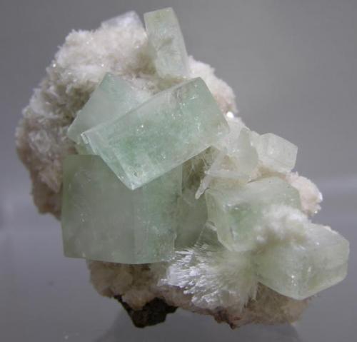 05222010ApopholiteHeulanditeMordenite.jpg (Author: Gordian)