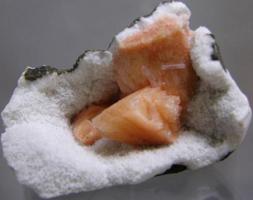 06012010OrangeHeulandite.jpg (Author: Gordian)