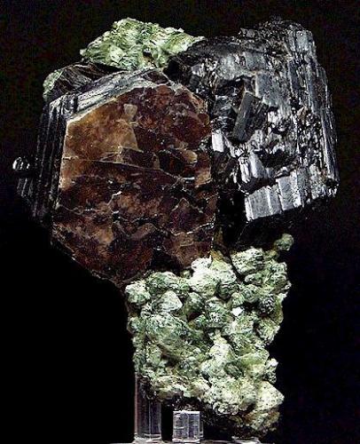 Phlogopite on Diopside

Yates Uranium Mine
Otter Lake, Huddersfield Township
Pontiac County, Quebec
Canada
12.0 x 8.4 cm (Author: GneissWare)