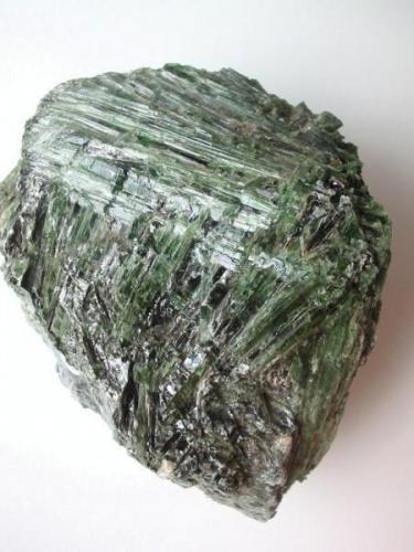 You all may know the big green actinolithe rocks from Austria which are called "smaragdite" for their emerald-green colouring. Recently I got a classic sample from Zoeblitz, Saxony which is comparable in terms of quality and colour. 8 cm wide sample. (Author: Andreas Gerstenberg)