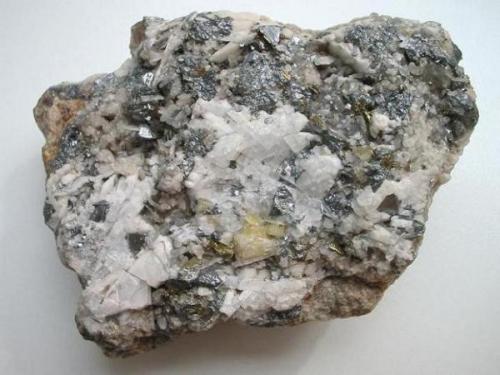 Tetraedrite crystals (up to 5 mm, damaged unfortunately) with yellow fluorite on baryte from the Segen Gottes mine, Gersdorf, Freiberg district, Erzgebirge, Saxony. (Author: Andreas Gerstenberg)