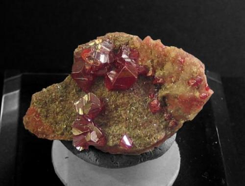 Cinabrio
3.1 x 2 x 1.5 cm.
Almadén Mine, Almadén, Almadén District, Ciudad Real, Castile-La Mancha, Spain (Autor: fjtaguas)