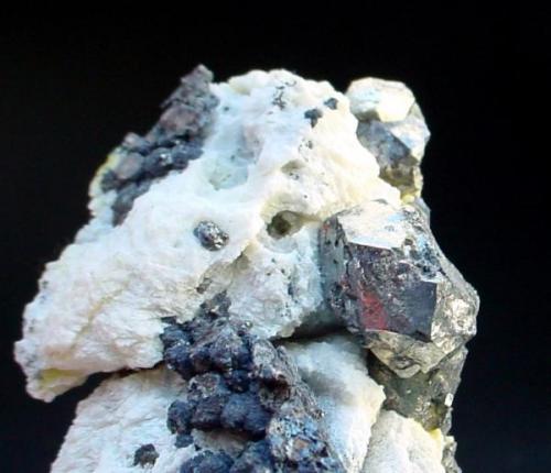 SKUTERUDITA (Minas Cala)5x3cm Cristal individual de 1,2cm.jpg (Autor: DAni)