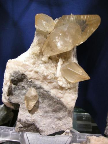 Calcita
Minas de la Florida - Cantabria - España
cristal p 7 cm
Calcitas  en escalenoedros (Autor: Diego Navarro)