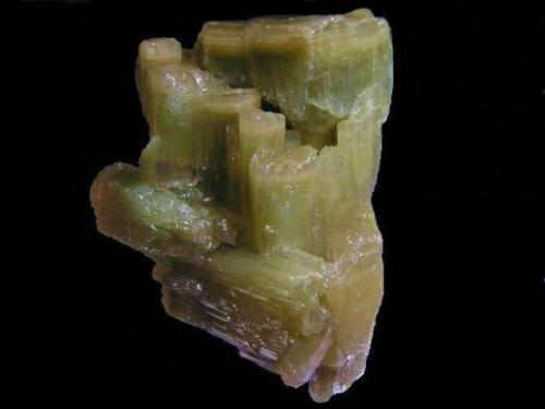 Piromorfita.
Minas del Horcajo, Almodóvar del Campo, Ciudad Real, Castilla La Mancha, España.
Grupo flotante de 3x2,5x1,5 cm. Cristales hasta 1,7x1,5 cm. Col. y foto Nacho Gaspar. (Autor: Nacho)