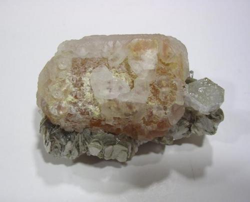 Fluorita y berilo, Nagar, Pakistán, 5x3,8x3 cm. (Autor: Edelmin)