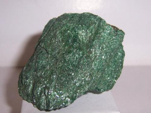 Mica (fuchsita) 4.5 x 3 cm. (Autor: Luis Domínguez)