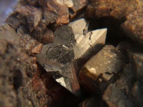 tetraedrita lanteira granada 1cm.jpg (Autor: Nieves)