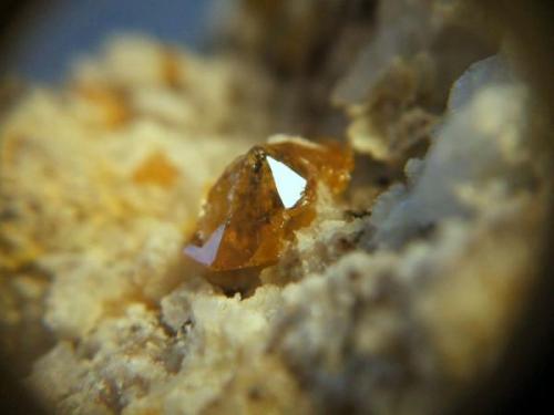 wulfenita mina lastonares albuñuelas granada cristal 5mm.jpg (Autor: Nieves)