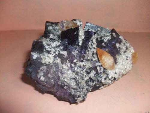 Fluorita y Calcita
Elmwood Mine, Carthage, Smith Co., Tennessee, Estados Unidos 
12x8 cm (Autor: jaume.vilalta)