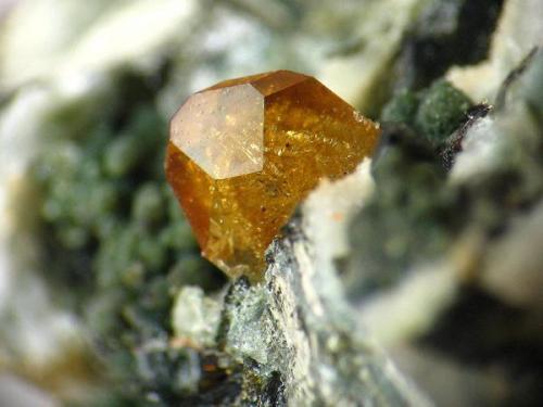 TITANITA. cabezos negros, abaran - murcia. cristal de 2 mm..jpg (Autor: josminer)