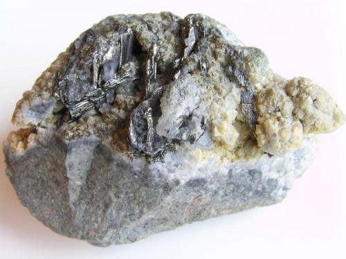 Calaverita.
Mina Cresson, Cripple creek, Teller Co., Colorado, EE.UU.
Pieza de 5,5x4x3 cm., Cristales prismáticos acanalados color latón oscuro de hasta 1 cm. Col. y foto Nacho Gaspar. (Autor: Nacho)