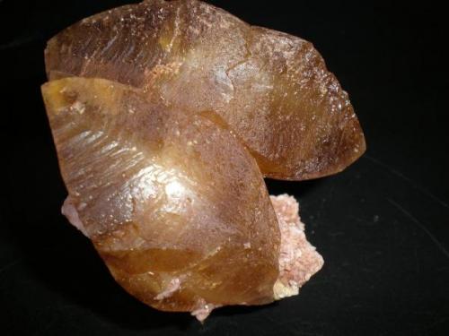 Calcita sobre dolomita Santoña Cantabria cristal mayor 7cm.JPG (Autor: PabloR)
