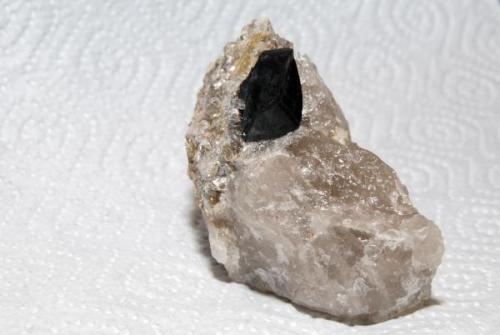 Casiterita, Mina de Penouta, Viana do Bolo, Orense (Galicia).  Pieza 8x7, Cristal 3x2 (Autor: bolesminerales)