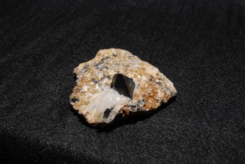 Casiterita, Mina de Penouta, Viana do Bolo, Orense (Galicia).  Pieza 7x5, Cristal 2 cm (Autor: bolesminerales)