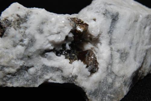 Esfalerita, Mina de Áliva (Cantabria). Pieza 14x6 Cristal 2cm (Autor: bolesminerales)