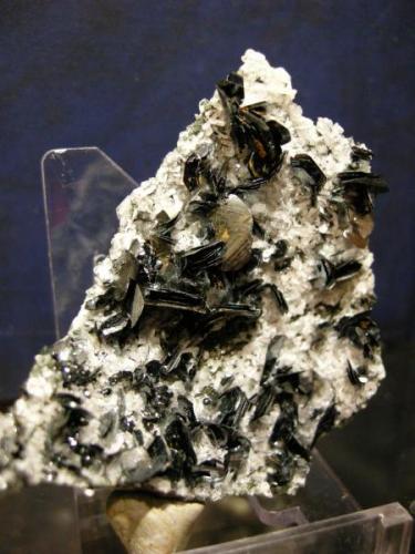 Hematites, Albita
Archidona - Málaga - Andalucía - España
9 x 6 cm
Hematites con pequeños cristales de albita (Autor: Diego Navarro)