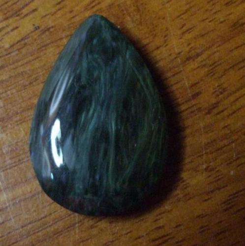 Obsidiana opalizada, conocida aqui como "manto huichol" originaria de Real de Catorce, San Luis Potosi. (Autor: manuel rodriguez garcia)