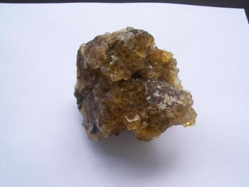 Fluorita con dolomita y pirita - Mina Moscona, Solís, Corvera, Asturias (9cm x 8,5cm) (cristal mayor:1,1cm) (Autor: Darío Menéndez)