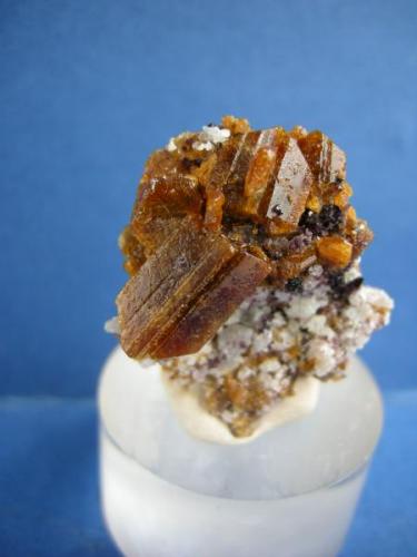 Clinohumita
S. de Mijas - Málaga - Andalucía - España
3.5 x 3 cm
cristal fracturado natural de 2.2 cm (Autor: Diego 1)