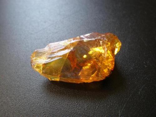 Este ambar amarillo es mucho menos abundante que el ambar rojo (Autor: PabloR)
