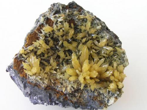 Mimetita s/Galena.
Mina Tsumeb, Tsumeb, Región de Otjikoto, Namibia.
Tamaño de la pieza: 5,5x5x3,5 cm, cristales hasta 1,3 cm. Col. y foto: Nacho Gaspar. (Autor: Nacho)