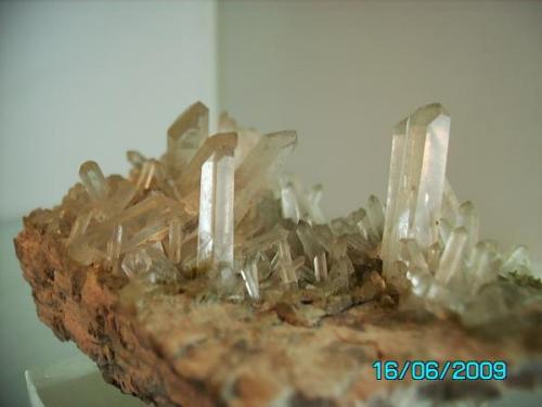 Cuarzo y Clinozoisita
Valdemanco   Madrid
año 1995
cristal más grande  3,4cms. (Autor: Gelo)