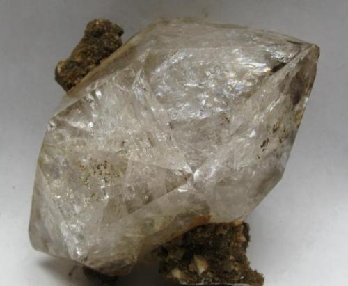 Cuarzo (variedad herkimer)
 S. T. Jonhnsville. New York. U.S.A.
Tamaño cristal 8.5x5 cm. (Autor: Jose Luis Otero)