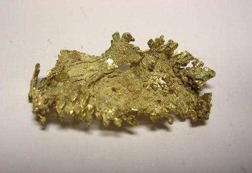 Oro, mina Round Mountain, Nye Co., Nevada, USA, 3,9x1,9x0,7 cm. (Autor: Edelmin)