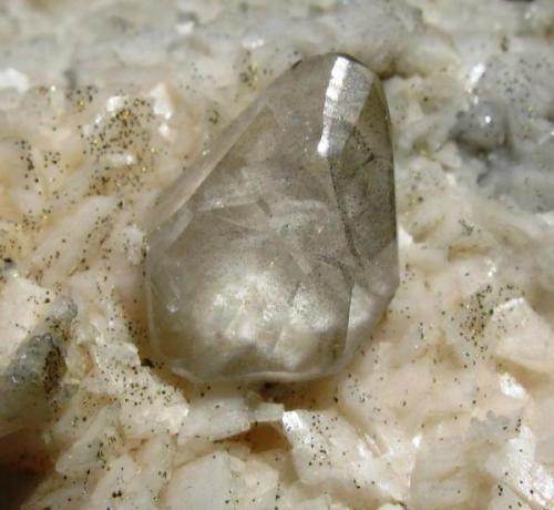 Calcita. Minas de La Florida. Valdaliga. Cantabria.
Tamaño cristal 14 mm. (Autor: Jose Luis Otero)