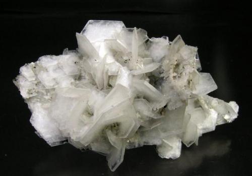 Calcita con Pirita
El Hamman, Meknes  Marruecos
Tamaño de la pieza: 9.3 × 5.4 × 4.2 cm.
Leve fluorescencia con UV onda larga y corta
Foto: Minerales de Referencia (http://www.fabreminerals.com/specimens/RSSLV-silvane-minerales-de-referencia.php#AZ6N4) (Autor: Jordi Fabre)