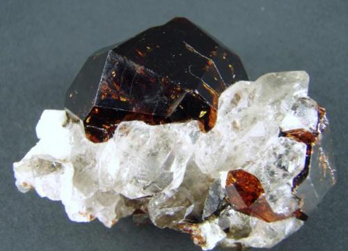 Granate Spessartina (Espesartina)
Shengus (Pakistán)
5,5 x 4,5 x 4 cm
104 gr (Autor: Granate)