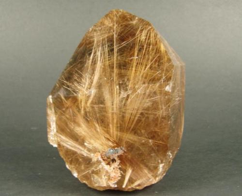 Cuarzo rutilado
Diamantina (Minas Gerais
Brasil
9,5 x 7 x 6 cm
663 gr (Autor: Granate)