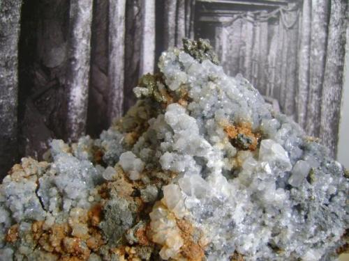 Calcita, calcopirita, tamaño: 18cm x 13cm, Localidad: mina del Edén, Zacatecas, Zacatecas, México (Autor: Luis Domínguez)