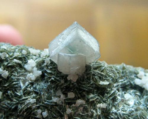 Detalle de un conjunto de cristalillos con inclusiones de mica. (Autor: usoz)