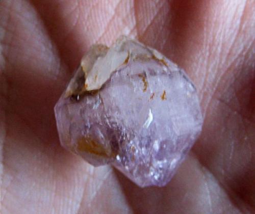 Cristal biterminado de amatista de Vilameá, Lobios (Ourense). 3 cm. (Autor: usoz)
