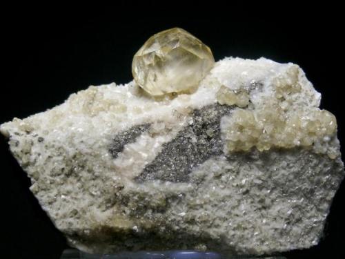 Calcita - Minas de la Florida - Valdáliga - Cantabria
Pieza de 11 x 7,5 cm. - Cristal 2,5 cm. (Autor: El Coleccionista)