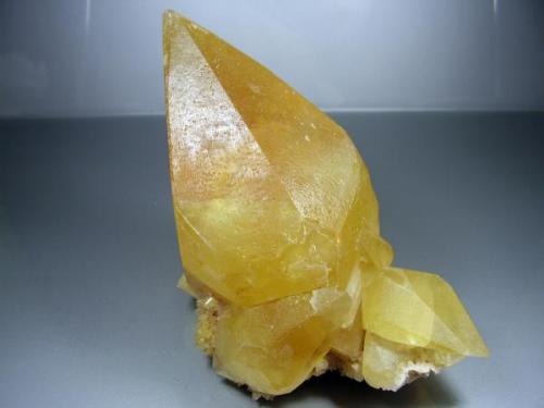 Calcita. Gallatin Co, Montana, Usa. 14x11 cm. Cristal de 13´5 cm (Autor: geoalfon)