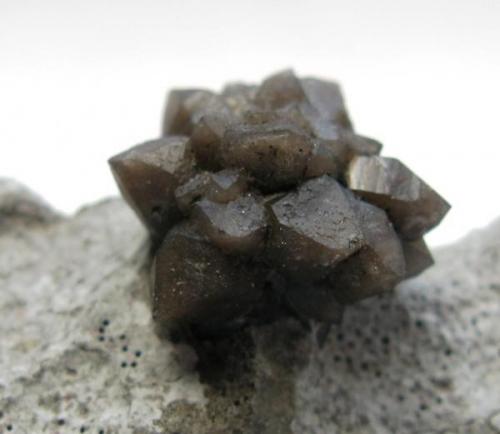 Cuarzo. Cantera de áridos de Brañes, Asturias.
Tamaño pieza 6x3 cm. (Autor: Jose Luis Otero)