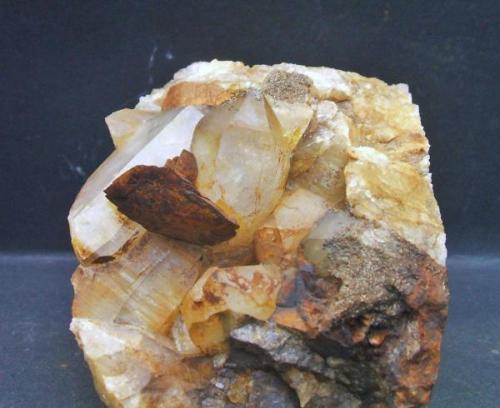 Cuarzo y siderita, Dílar, Granada, pieza 10x6 cm. cristal cuarzo 4 cm. cristal siderita 2.5 cm. (Autor: Nieves)