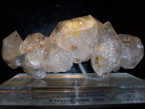 Cuarzo (variedad herkimer),
Middleville, Nueva York, U.S.A 
16x7x4 cm. (Autor: jaume.vilalta)