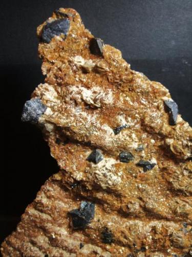 Casiterita
mina Penouta, Orense, Galicia, España.
pieza 8 x 6 cm
cristales 1 cm (Autor: Nieves)