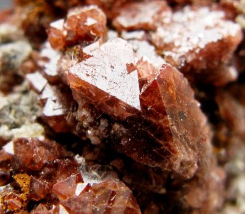 Espinela. Sierra de Mijas. Málaga.
Detalle de la pieza anterior.
Tamaño del cristal 10 mm. (Autor: Jose Luis Otero)