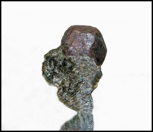 GRANATE ALMANDINO - Lubrín - Almería - 5cm x 3.5 cristal 2.5cm (Autor: Mijeño)