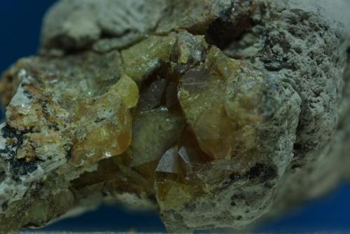 Azufre. Tamaño de cristal mayor: 1 cm. T.m. de Jerez de la Frontera (Cádiz) (Autor: Inma)