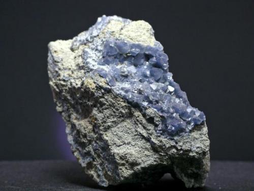 Cuarzo Azul - Cantera La Juanona - Antequera - Málaga
Pieza de 10 x 6 cm. cristal mayor 0,6 cm. (Autor: El Coleccionista)