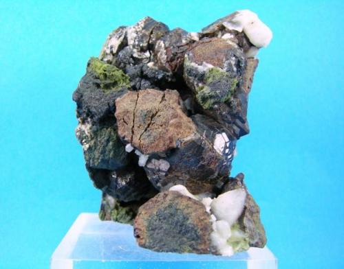 Granate + Cuarzo + Epidota + Magnetita
Minas de Cala - Cala - Huelva - Andalucía - España
9 x 8.5 cm (Autor: Diego Navarro)