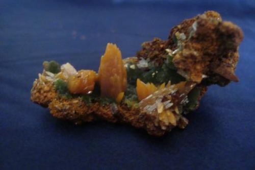 wulfenite, mimetite.
from: Mapimi Durango Mexico
size :7 cm (Author: javmex2)